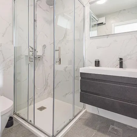 Iva - Three Bedroom Vakantiehuis Šibenik