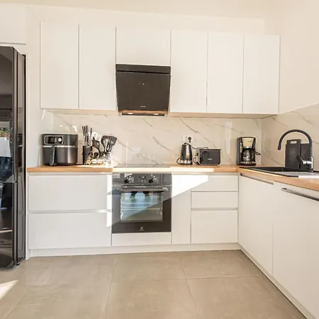 Iva - Three Bedroom Holiday home *