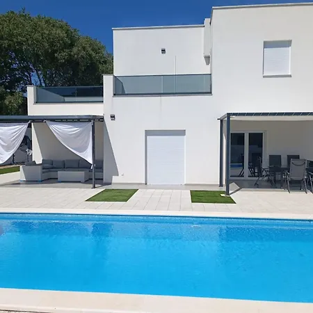 Iva - Three Bedroom Šibenik