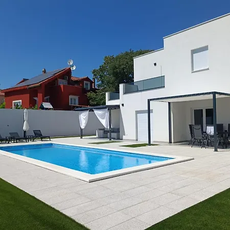 Iva - Three Bedroom * Sibenik