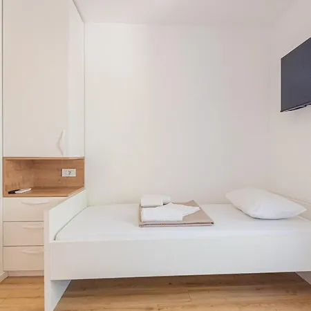 Holiday home Iva - Three Bedroom *