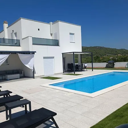 Iva - Three Bedroom Holiday home Sibenik