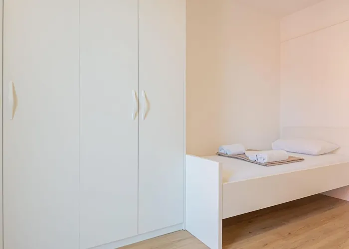 Iva - Three Bedroom Vikendica *