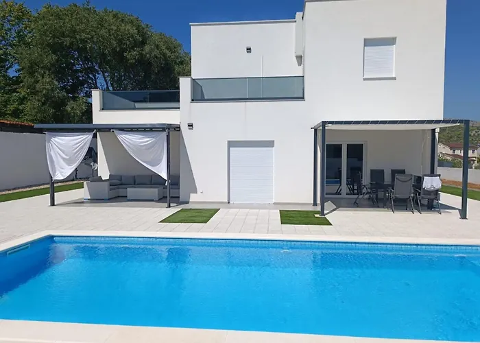 Iva - Three Bedroom Sibenik