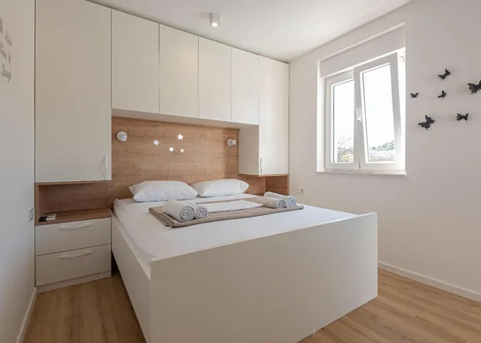 Iva - Three Bedroom Sibenik