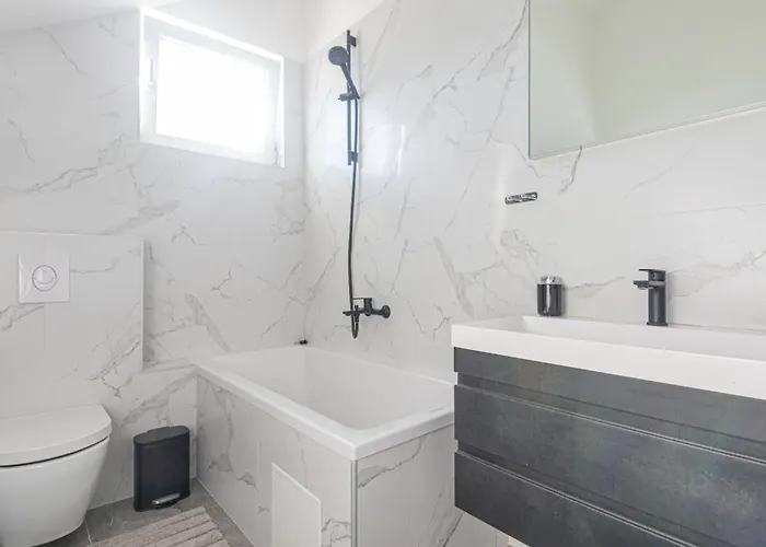 Iva - Three Bedroom Sibenik